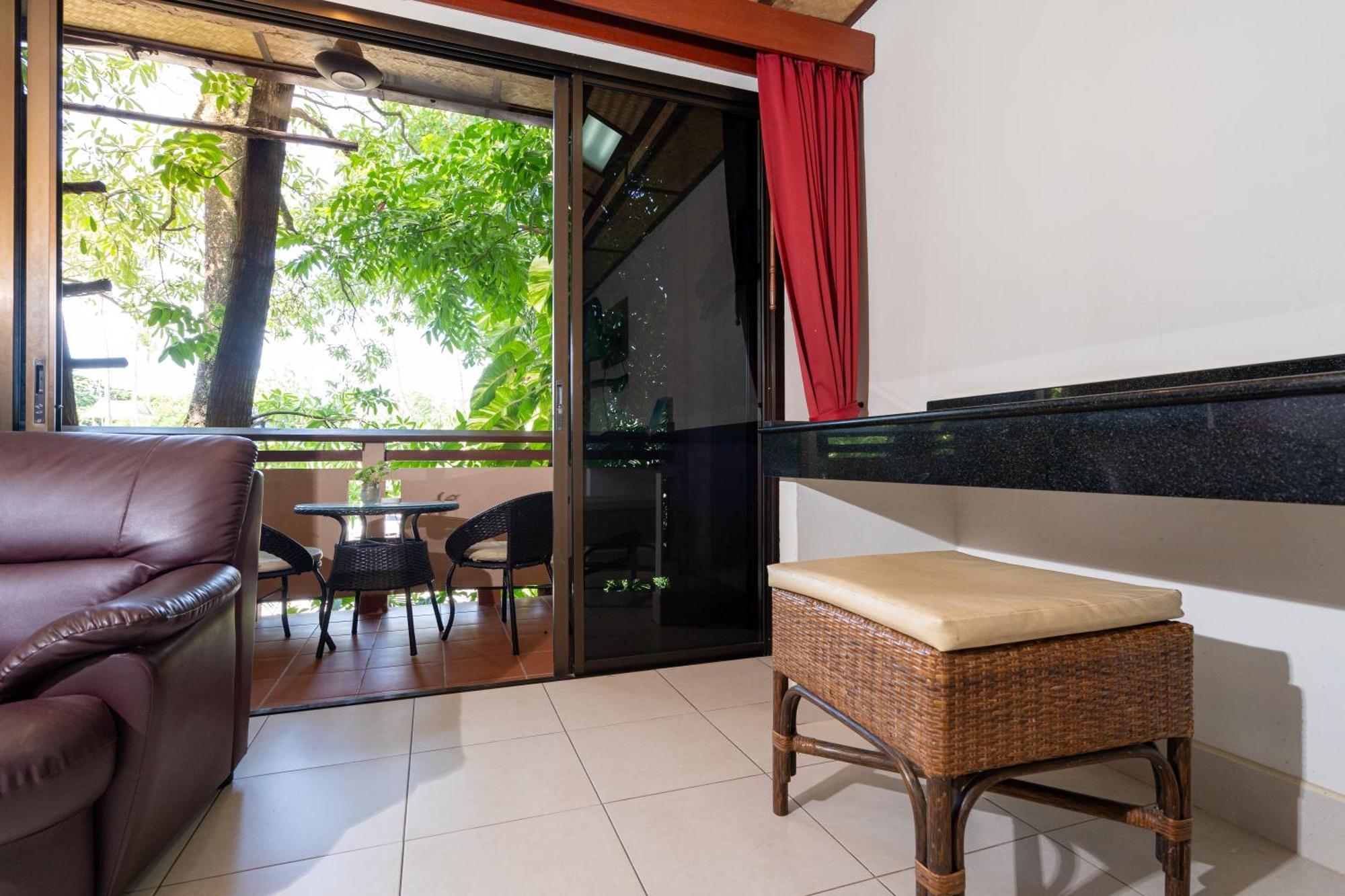 Friendship Beach Resort & Atmanjai Wellness Centre Rawai Rom bilde